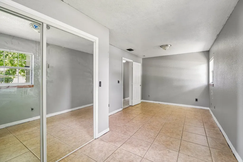2443 2nd Place SW Vero Beach FL 32962