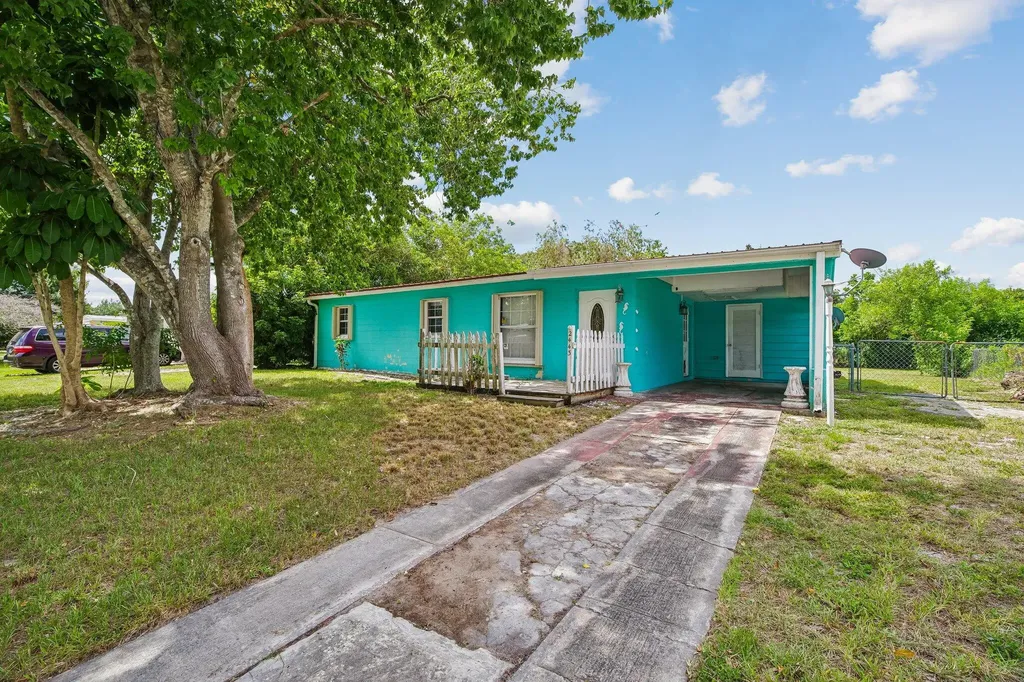 2443 2nd Place SW Vero Beach FL 32962