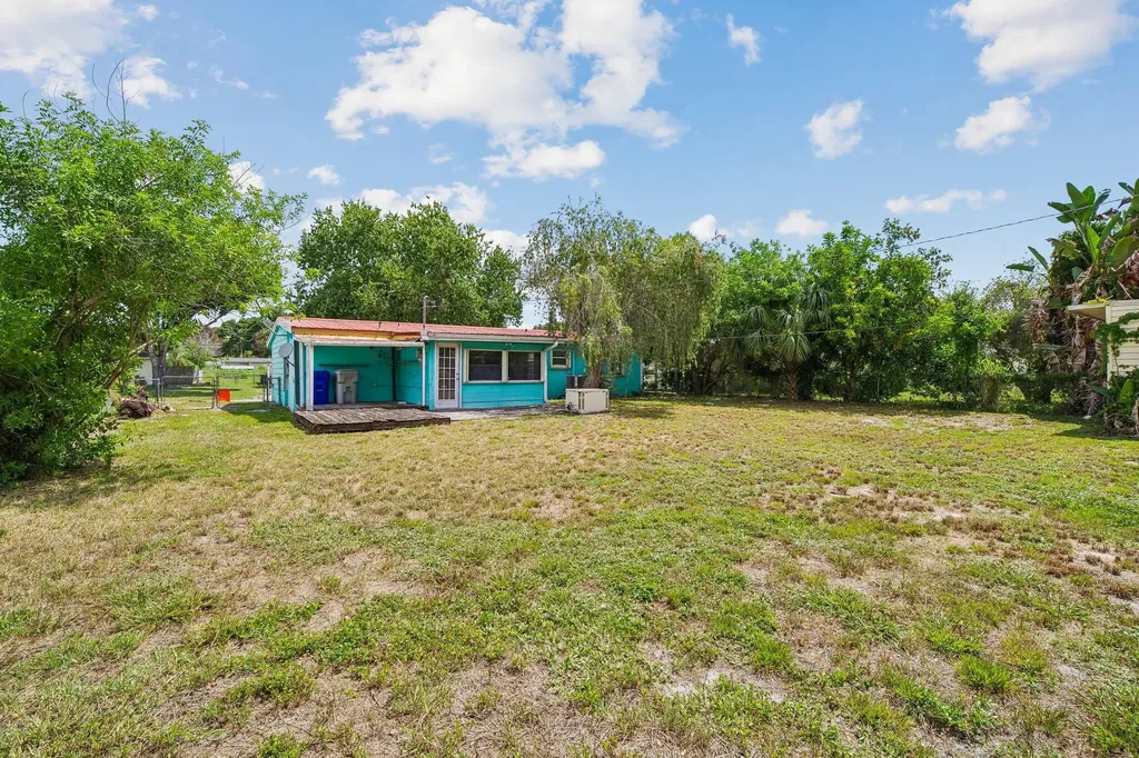 2443 2nd Place SW Vero Beach FL 32962