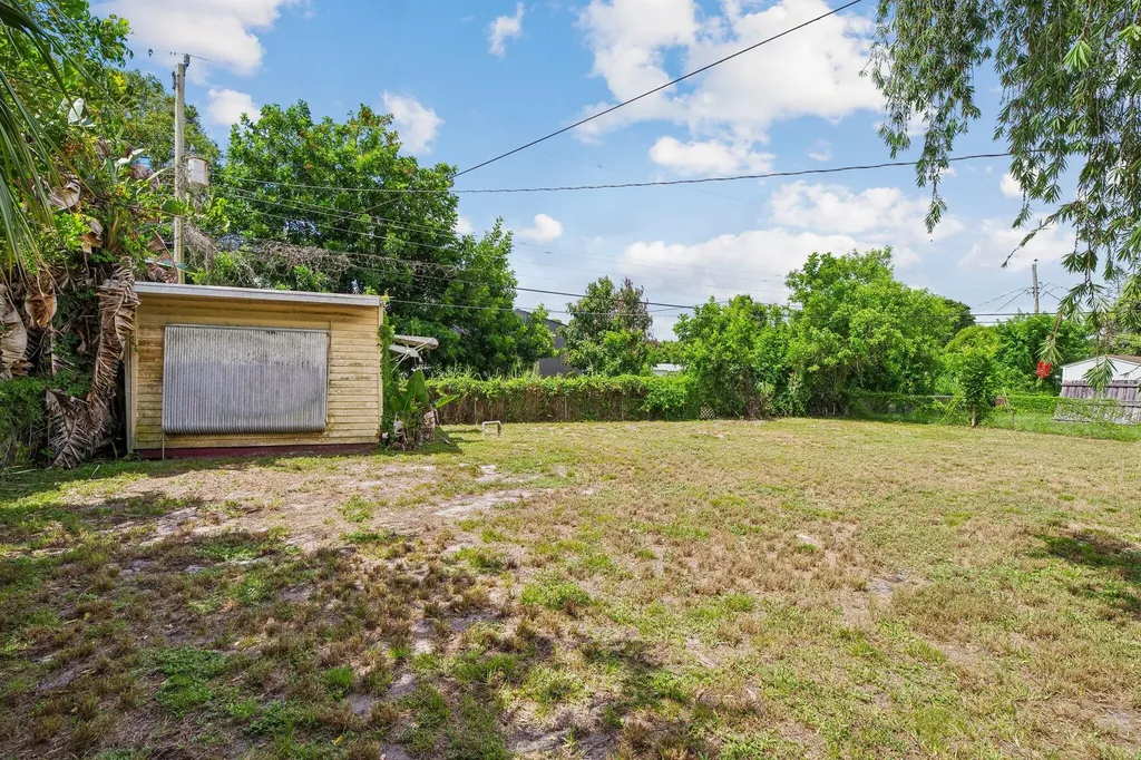 2443 2nd Place SW Vero Beach FL 32962