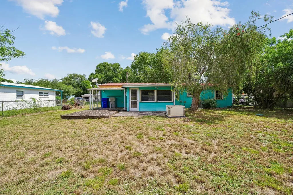 2443 2nd Place SW Vero Beach FL 32962