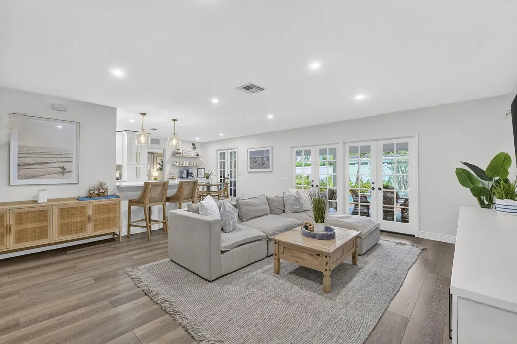 903 SW 28th Avenue Boynton Beach FL 33435