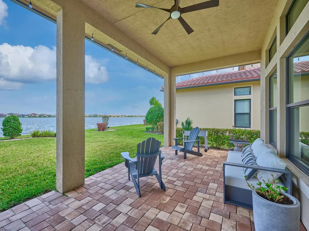 9210 W Parkland Bay Trail Parkland FL 33076