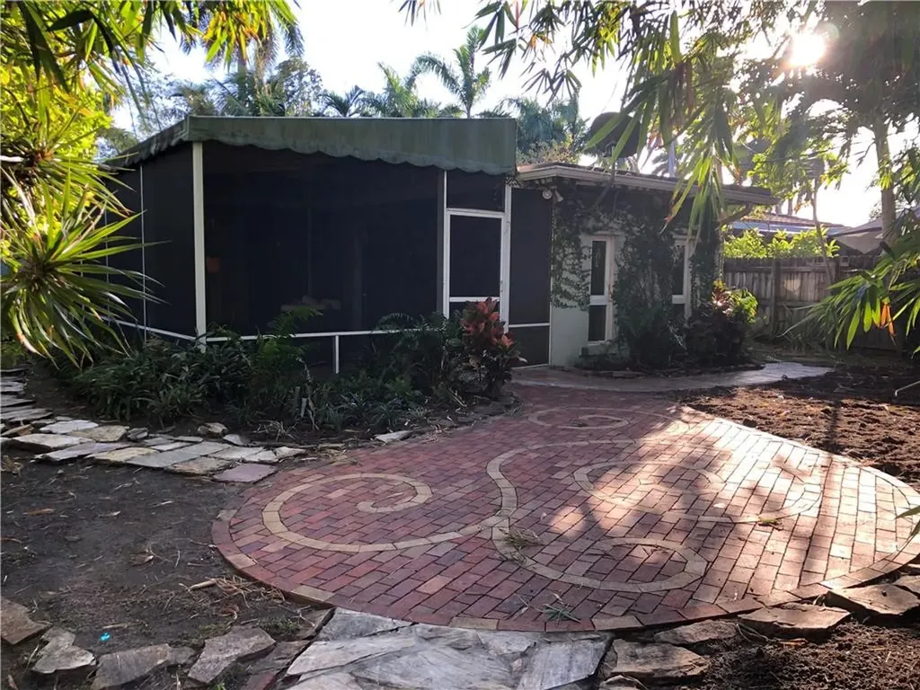 1031 Lincoln Street Hollywood FL 33019
