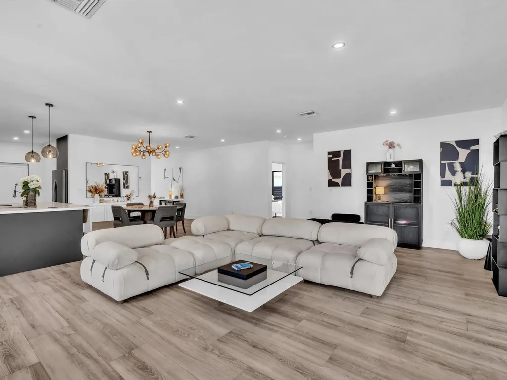 913 NE 15th Street Fort Lauderdale FL 33304