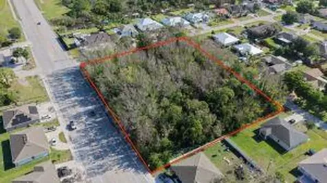 274 NE Saint James Drive Port St Lucie FL 34983