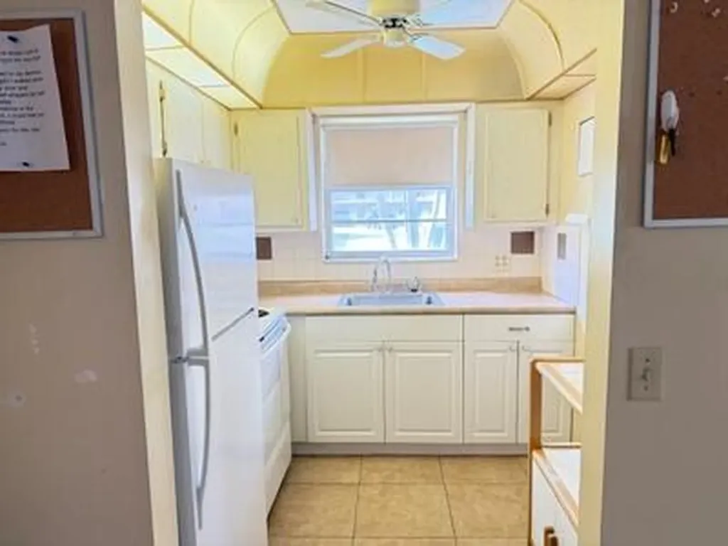145 Dorchester G West Palm Beach FL 33417