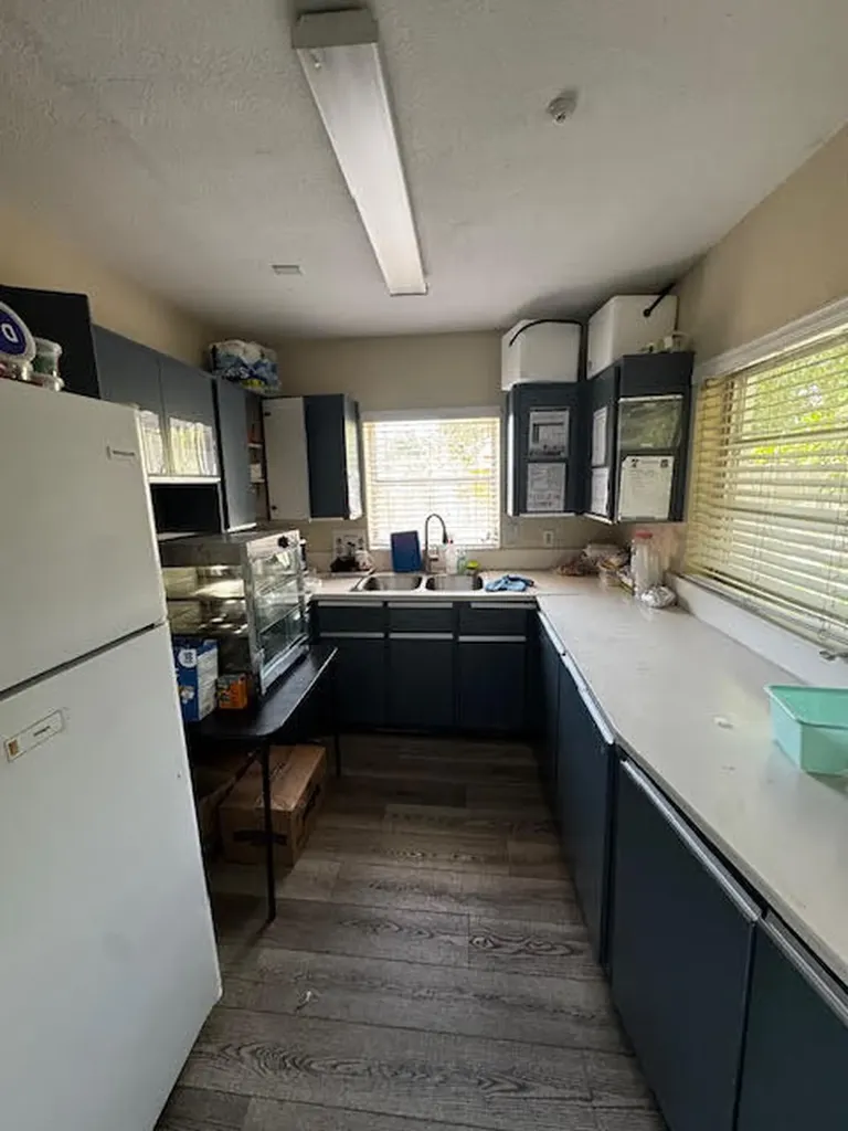 411 E Commercial Boulevard Oakland Park FL 33334