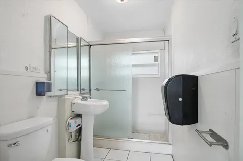 411 E Commercial Boulevard Oakland Park FL 33334