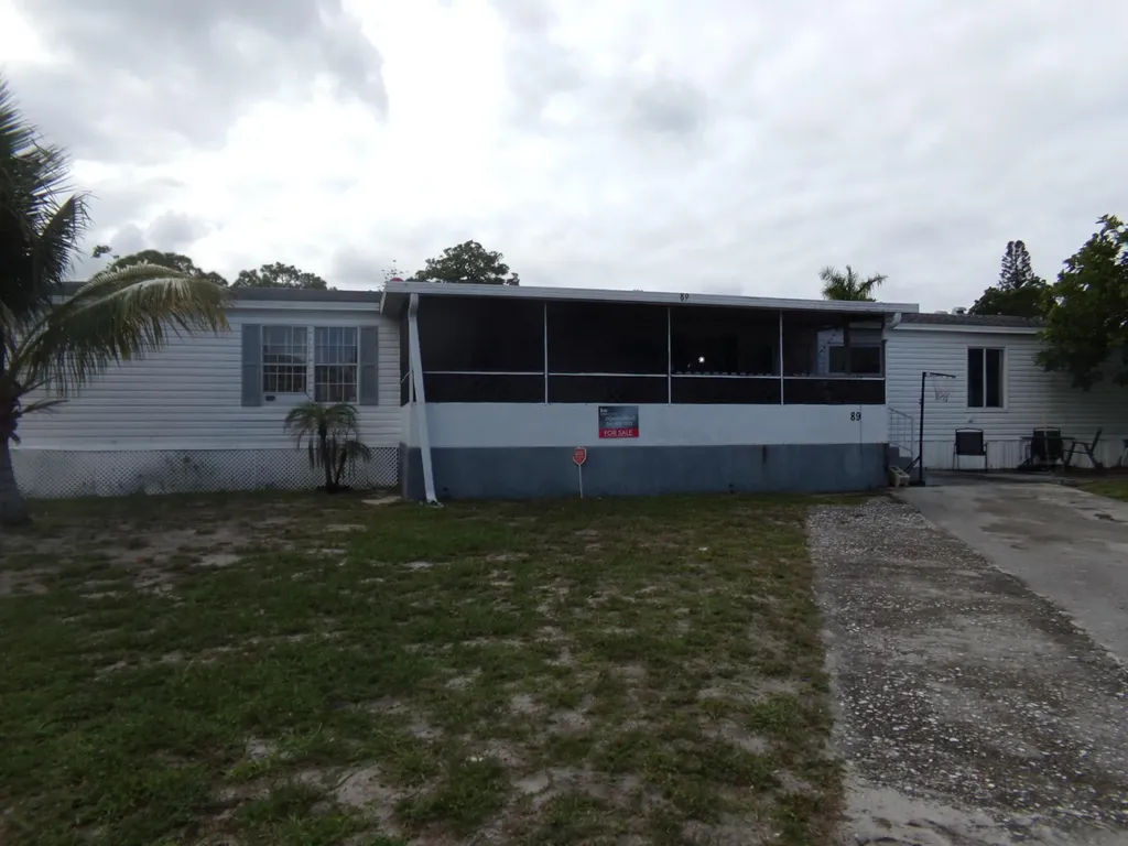 89 S Stuart Circle Greenacres FL 33463