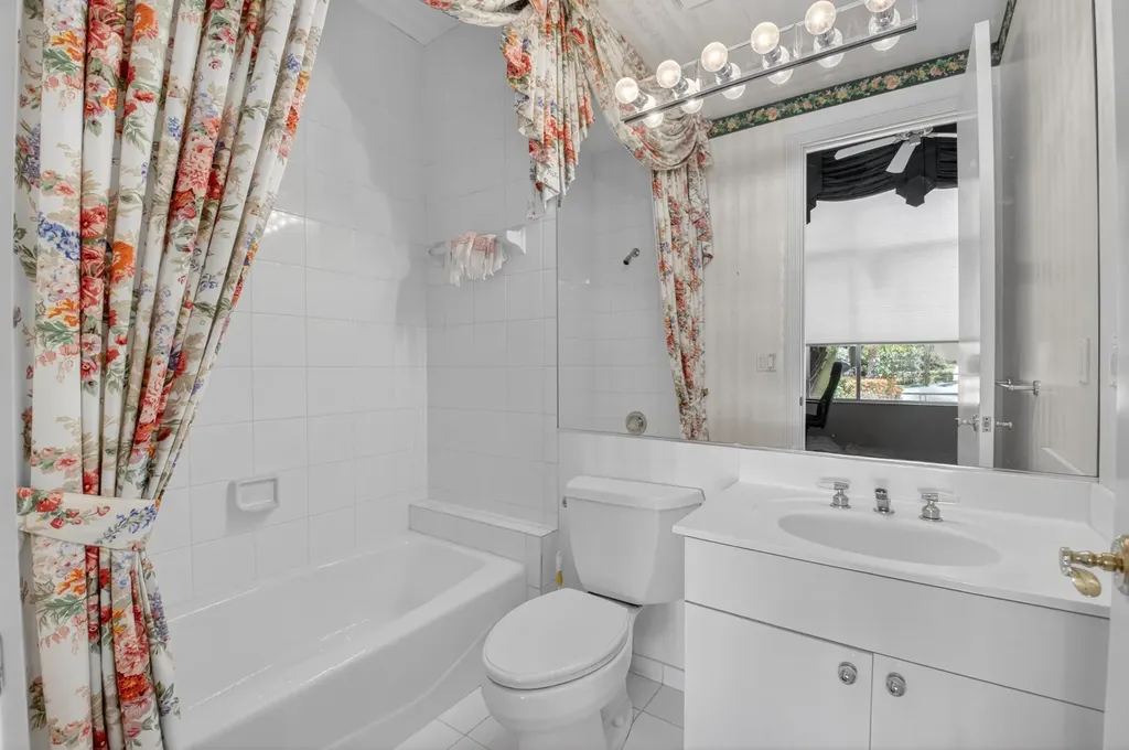 21650 Frontenac Court Boca Raton FL 33433
