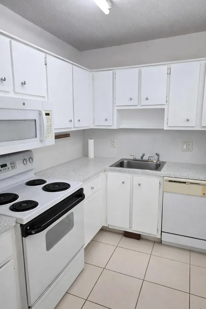 770 SE 2nd Avenue Deerfield Beach FL 33441