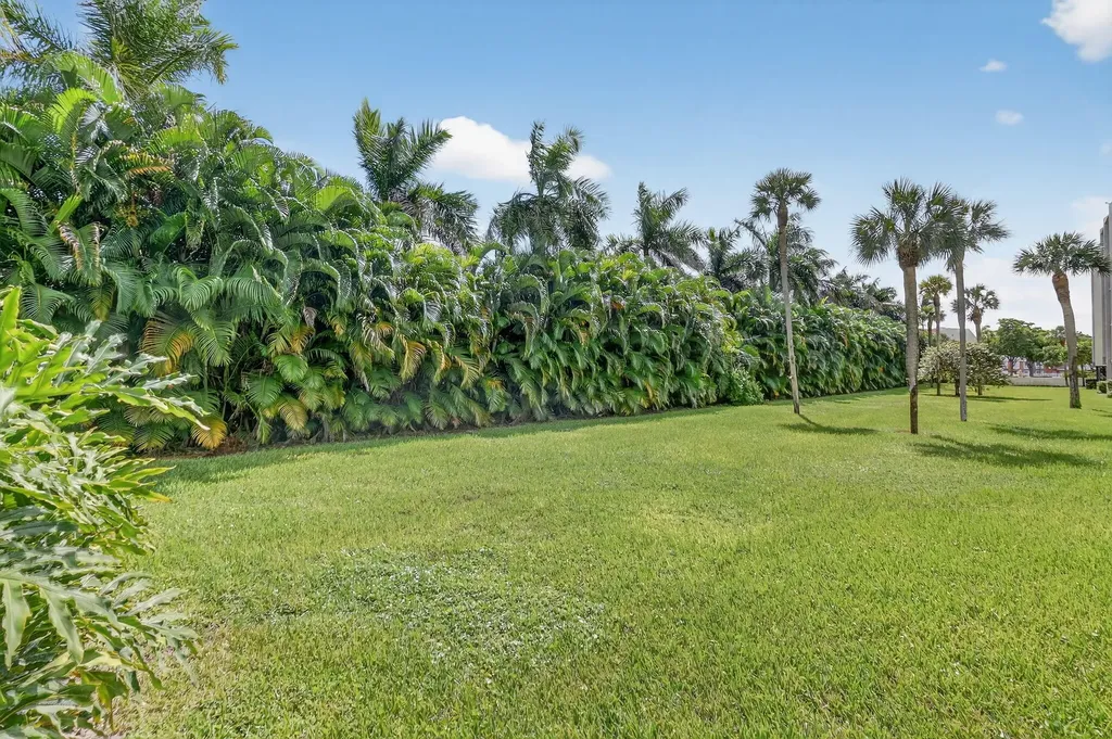 3050 Presidential Way West Palm Beach FL 33401