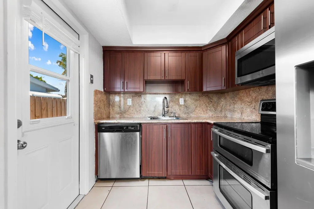 271 NE 57th Court Oakland Park FL 33334