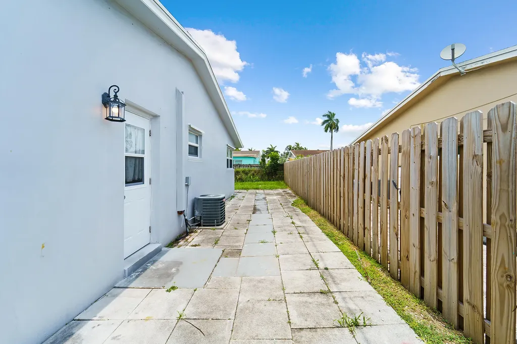 271 NE 57th Court Oakland Park FL 33334
