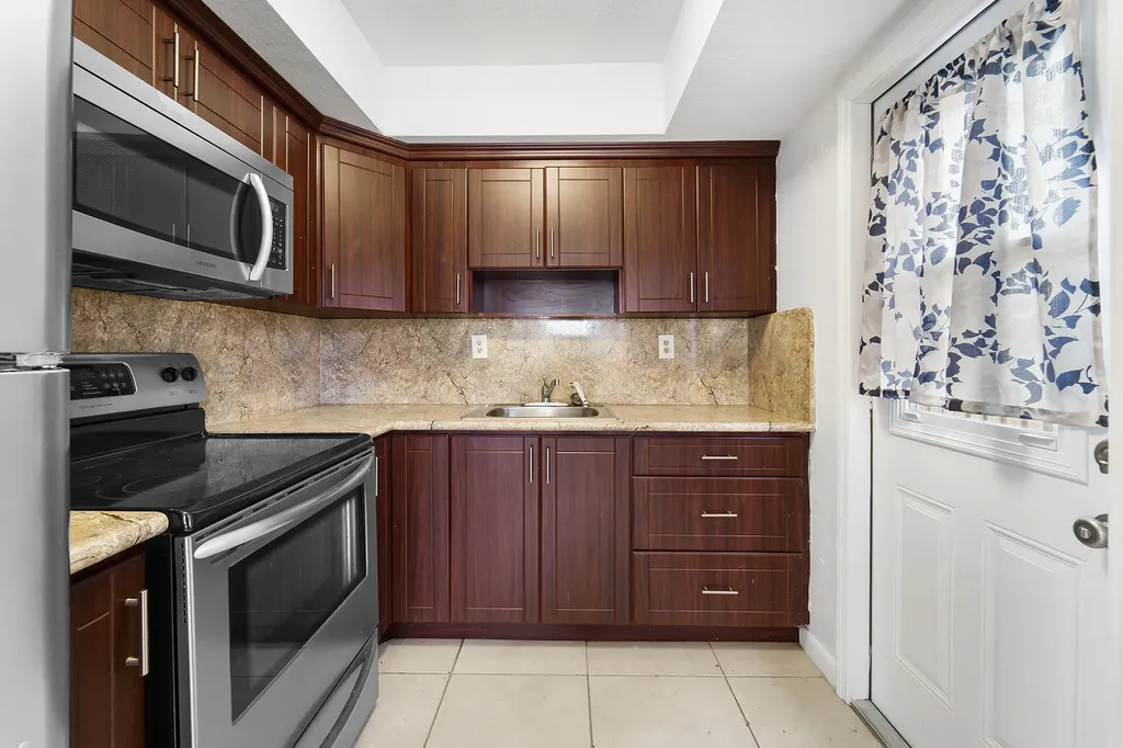 271 NE 57th Court Oakland Park FL 33334