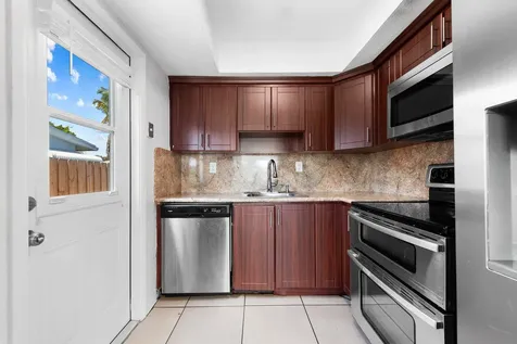 271 NE 57th Court Oakland Park FL 33334