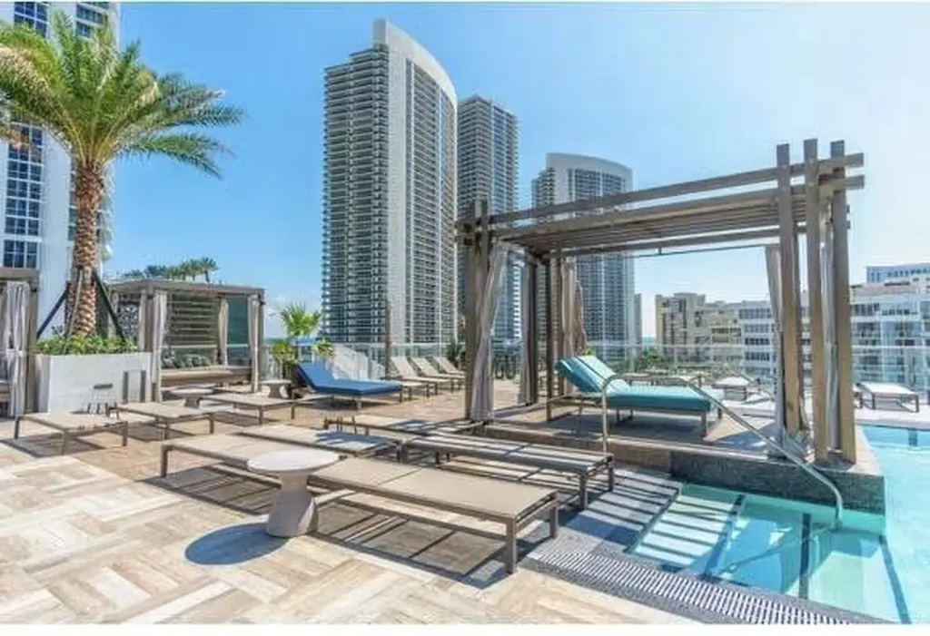 4010 S Ocean Drive Hollywood FL 33019