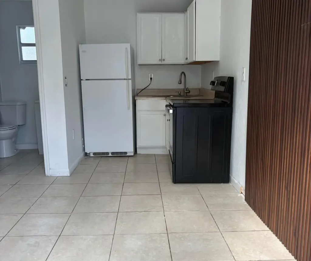 136 N 24th Avenue Hollywood FL 33020