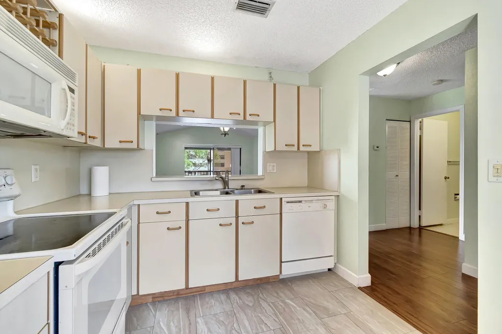 351 Club Circle Boca Raton FL 33487