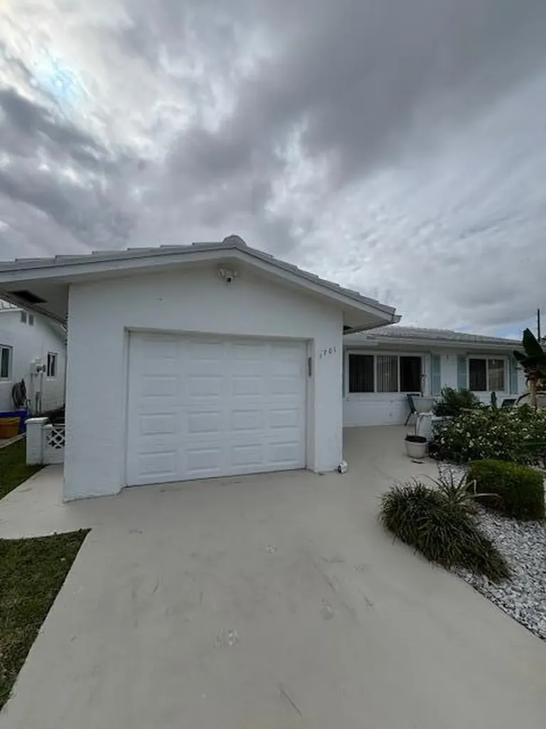 1701 SW 16th Street Boynton Beach FL 33426