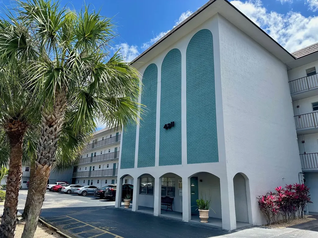 4311 Crystal Lake Drive Deerfield Beach FL 33064