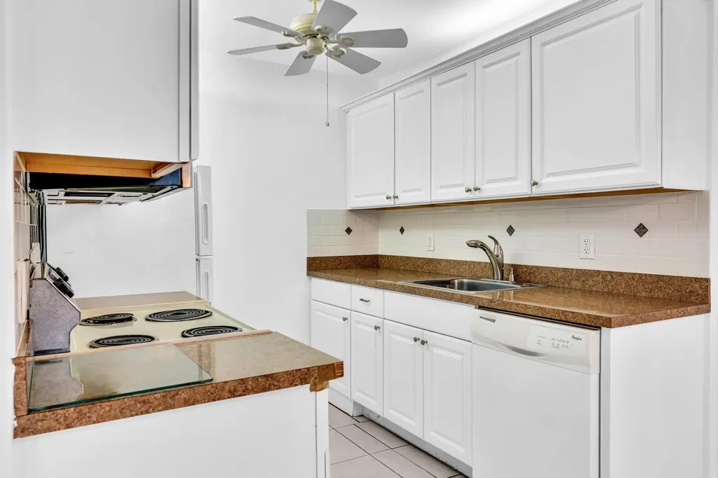 2066 Exeter D Boca Raton FL 33434