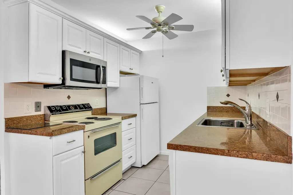 2066 Exeter D Boca Raton FL 33434