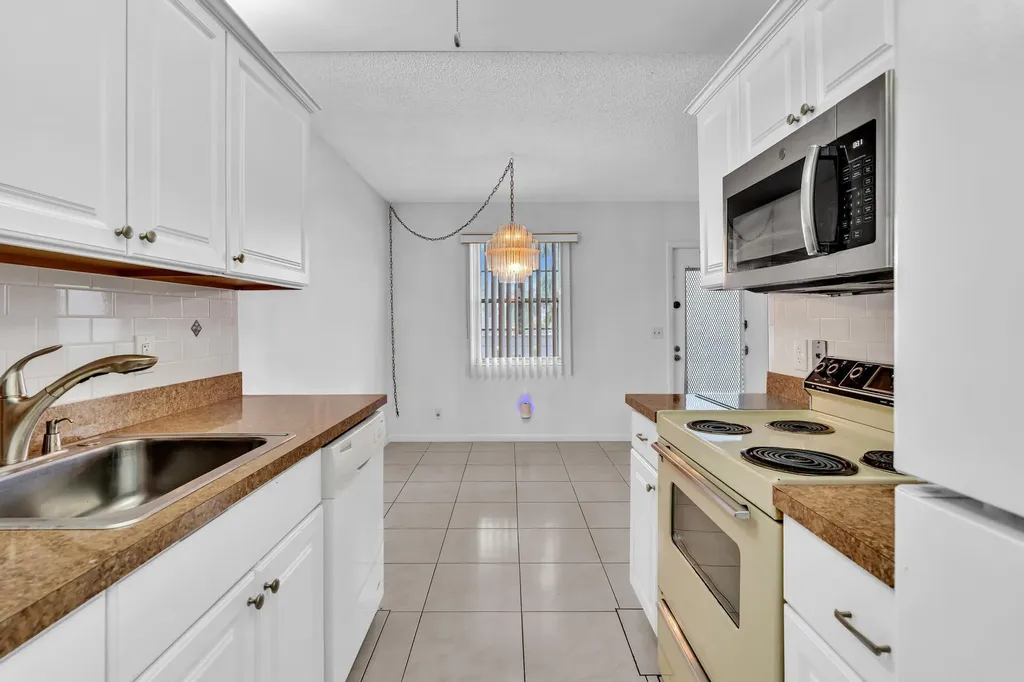 2066 Exeter D Boca Raton FL 33434