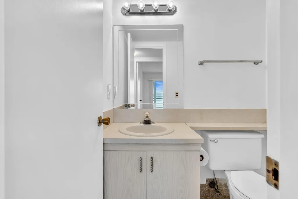 2066 Exeter D Boca Raton FL 33434