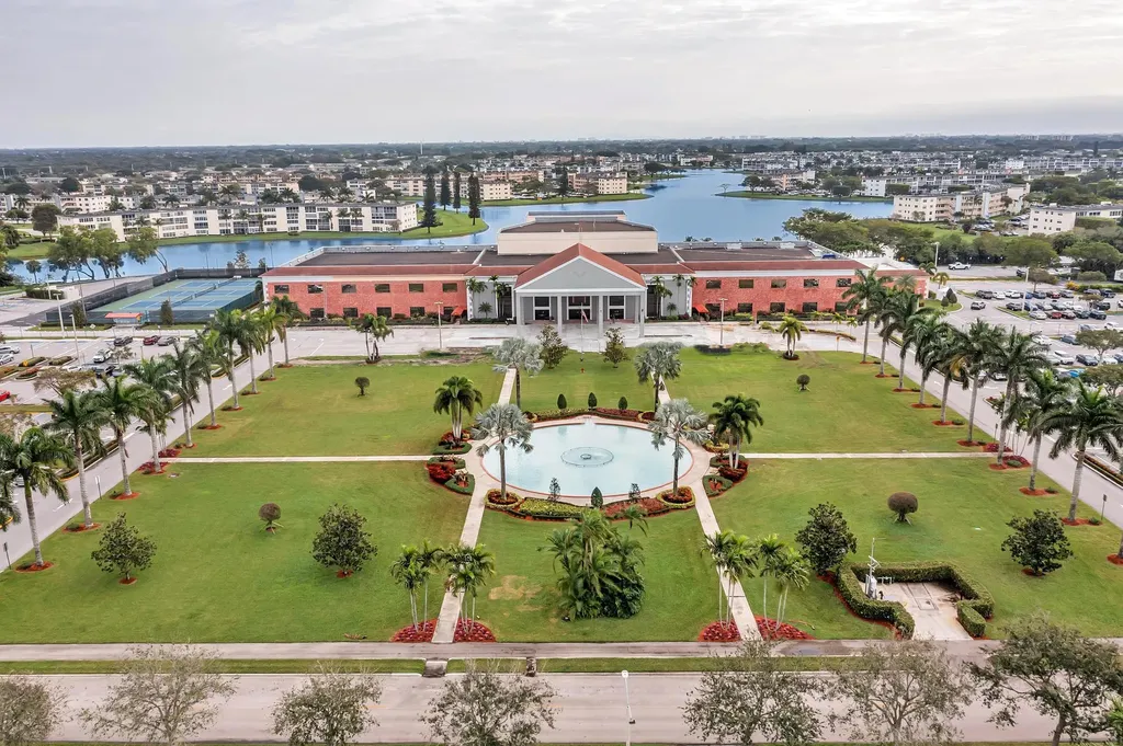 2066 Exeter D Boca Raton FL 33434