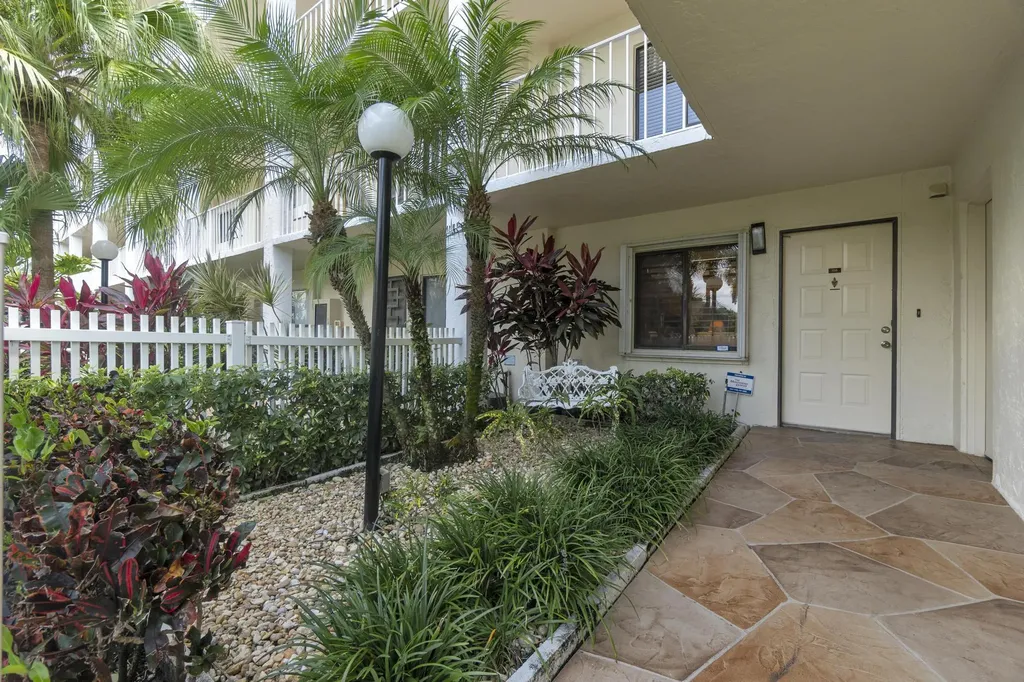 7351 Kinghurst Drive Delray Beach FL 33446