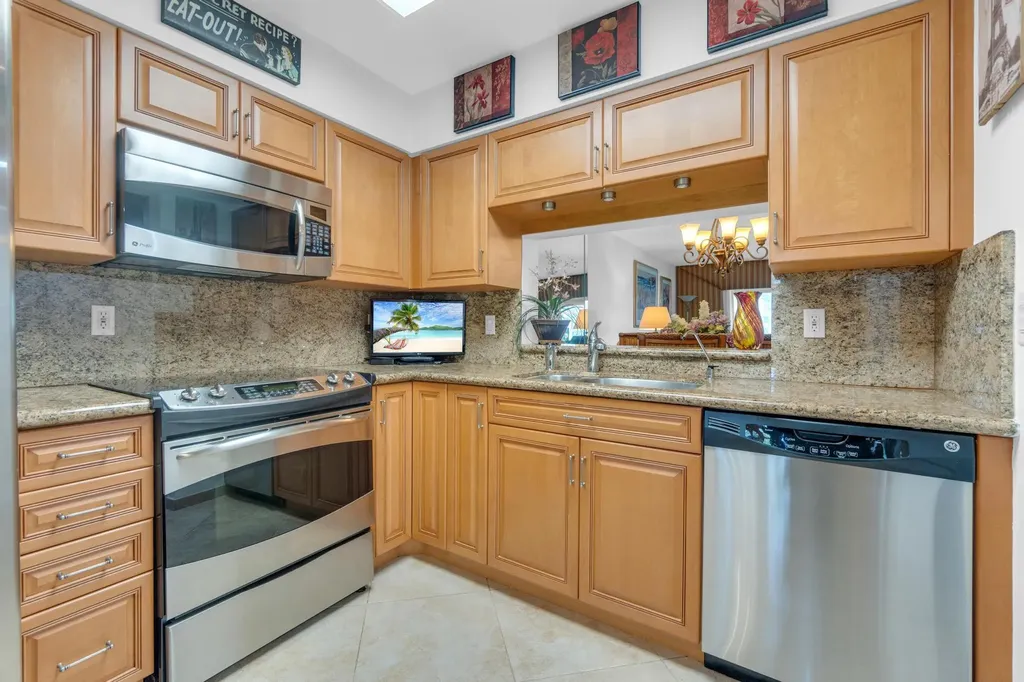 7351 Kinghurst Drive Delray Beach FL 33446