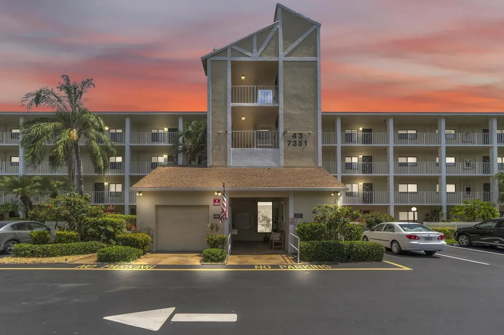 7351 Kinghurst Drive Delray Beach FL 33446