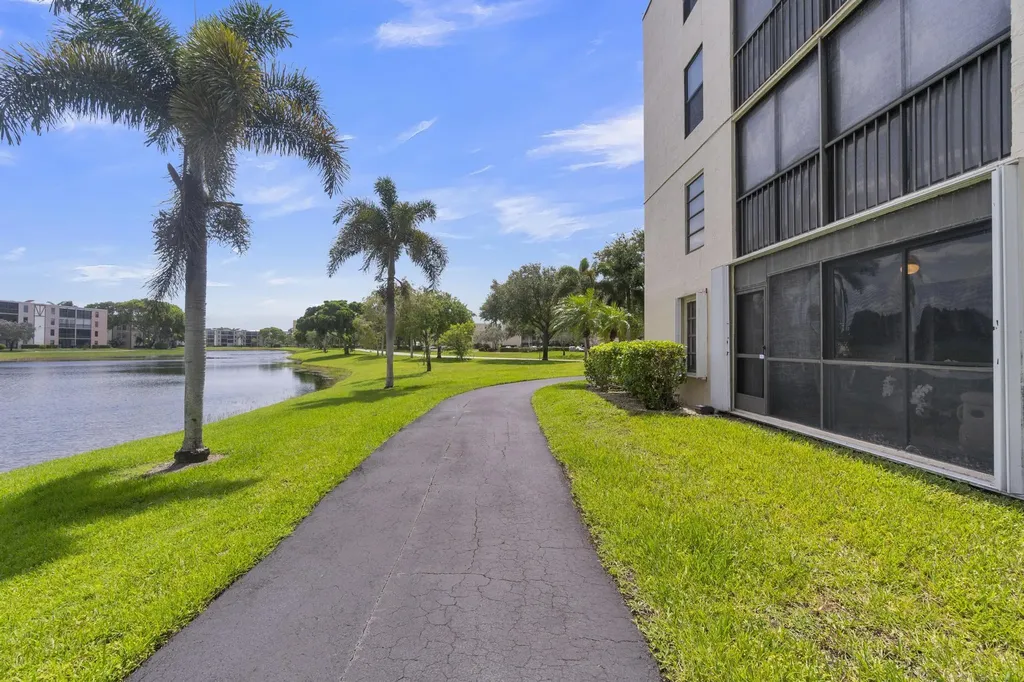 7351 Kinghurst Drive Delray Beach FL 33446