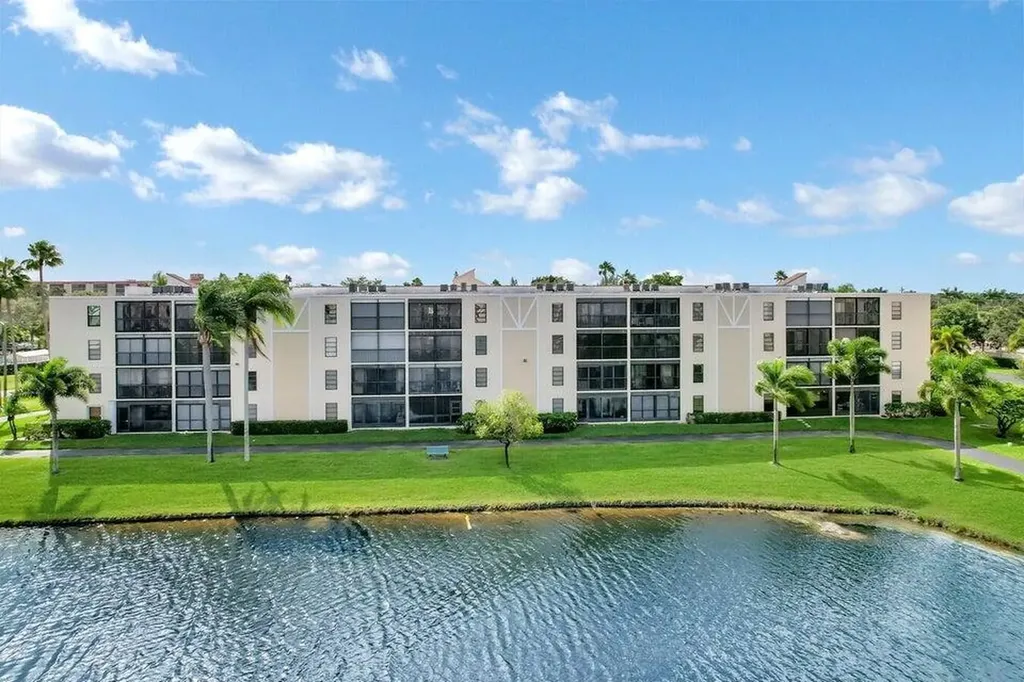7351 Kinghurst Drive Delray Beach FL 33446