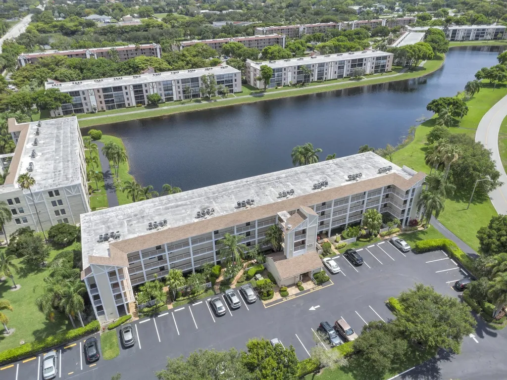 7351 Kinghurst Drive Delray Beach FL 33446