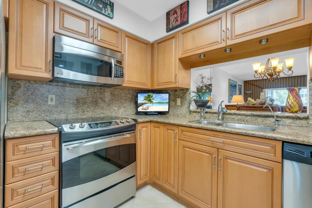 7351 Kinghurst Drive Delray Beach FL 33446