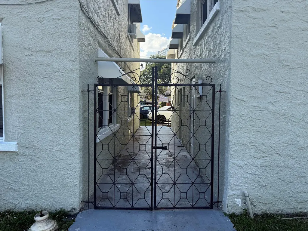 216 S 16th Avenue Hollywood FL 33020