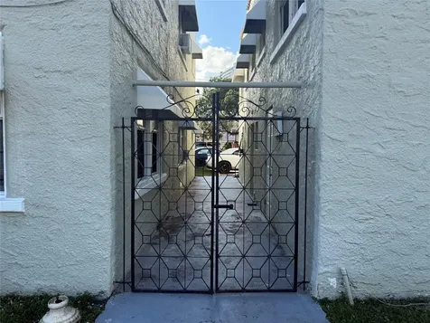 216 S 16th Avenue Hollywood FL 33020