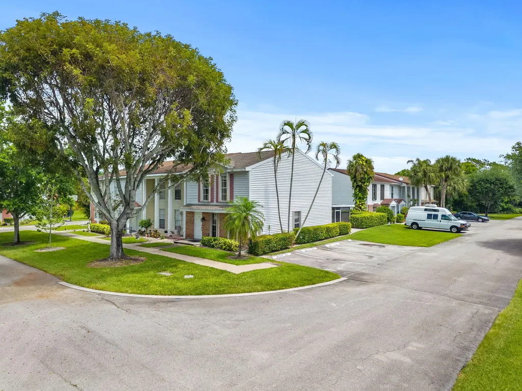 1626 Brier Patch Trail Wellington FL 33414