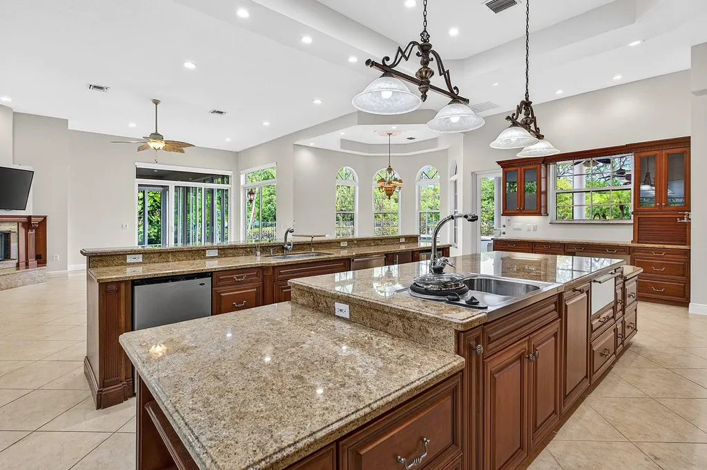 6071 NW 69th Way Parkland FL 33067