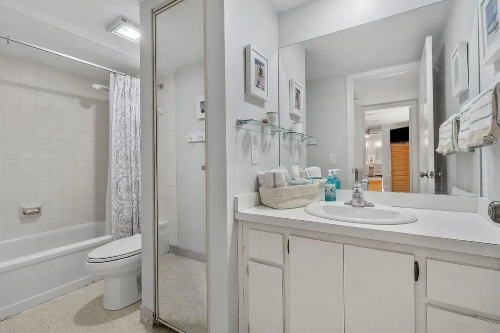 212 2nd Lane Palm Beach Gardens FL 33418