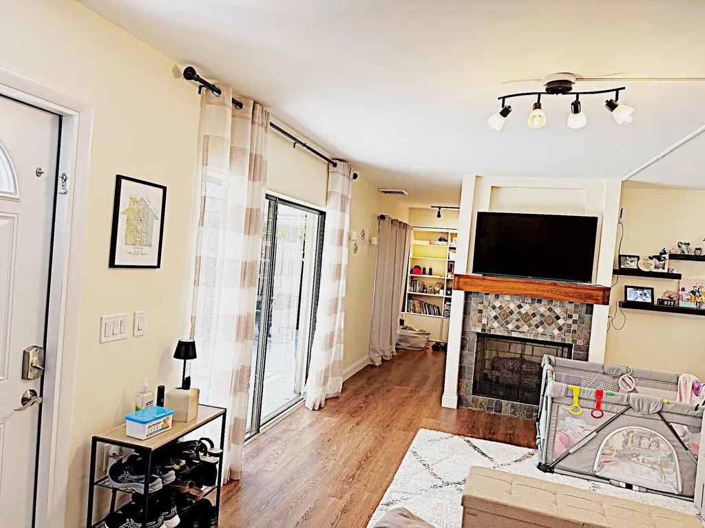 212 2nd Lane Palm Beach Gardens FL 33418