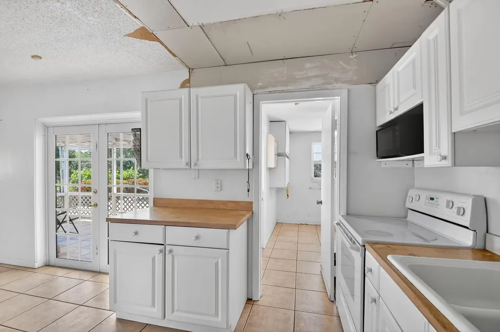 1006 SW 28th Avenue Boynton Beach FL 33426