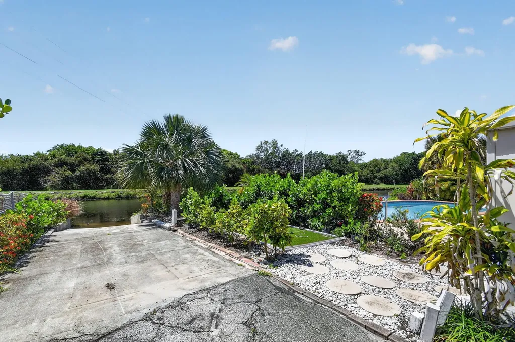 1006 SW 28th Avenue Boynton Beach FL 33426