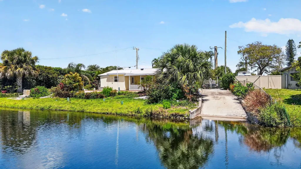 1006 SW 28th Avenue Boynton Beach FL 33426
