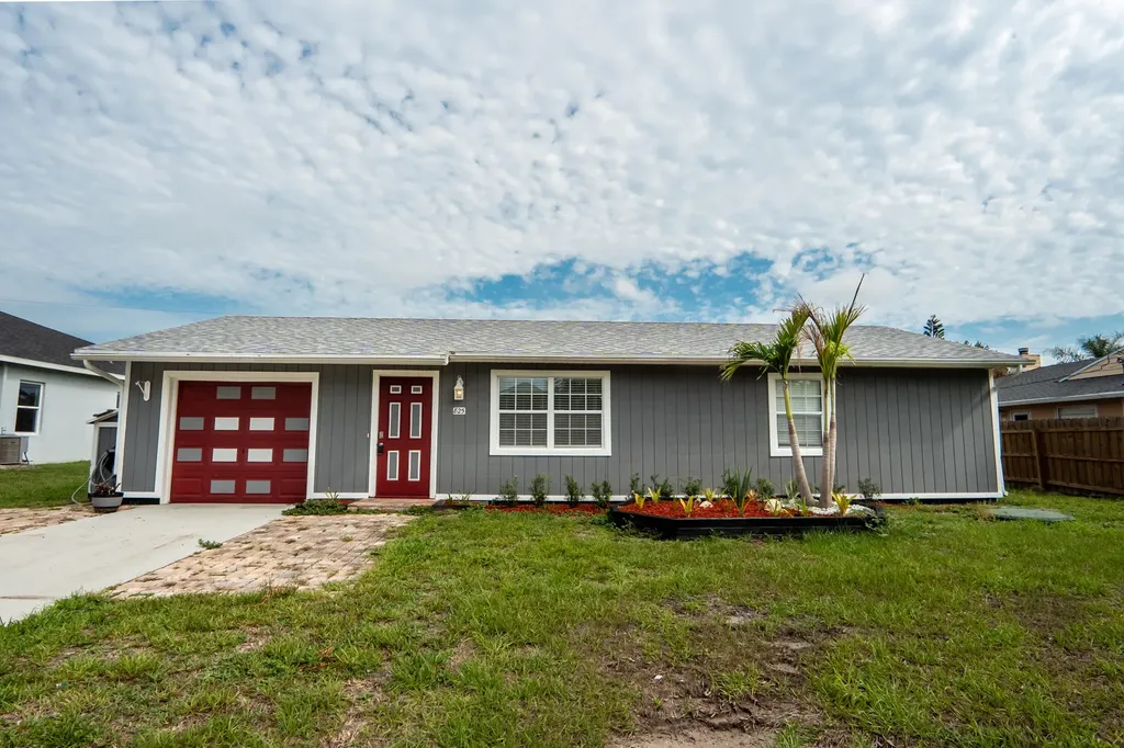 825 SW Canary Terrace Port St Lucie FL 34953