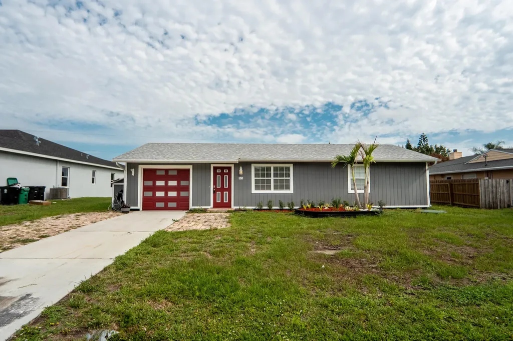 825 SW Canary Terrace Port St Lucie FL 34953
