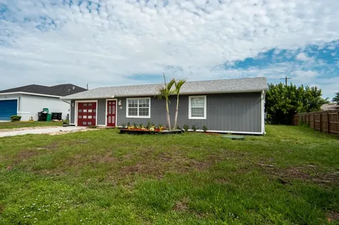 825 SW Canary Terrace Port St Lucie FL 34953